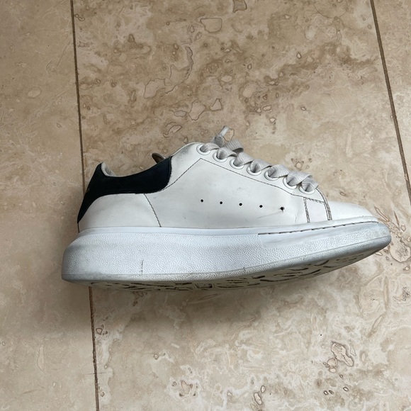 Alexander McQueen Oversized Sneaker in Black - Picture 10 of 13
